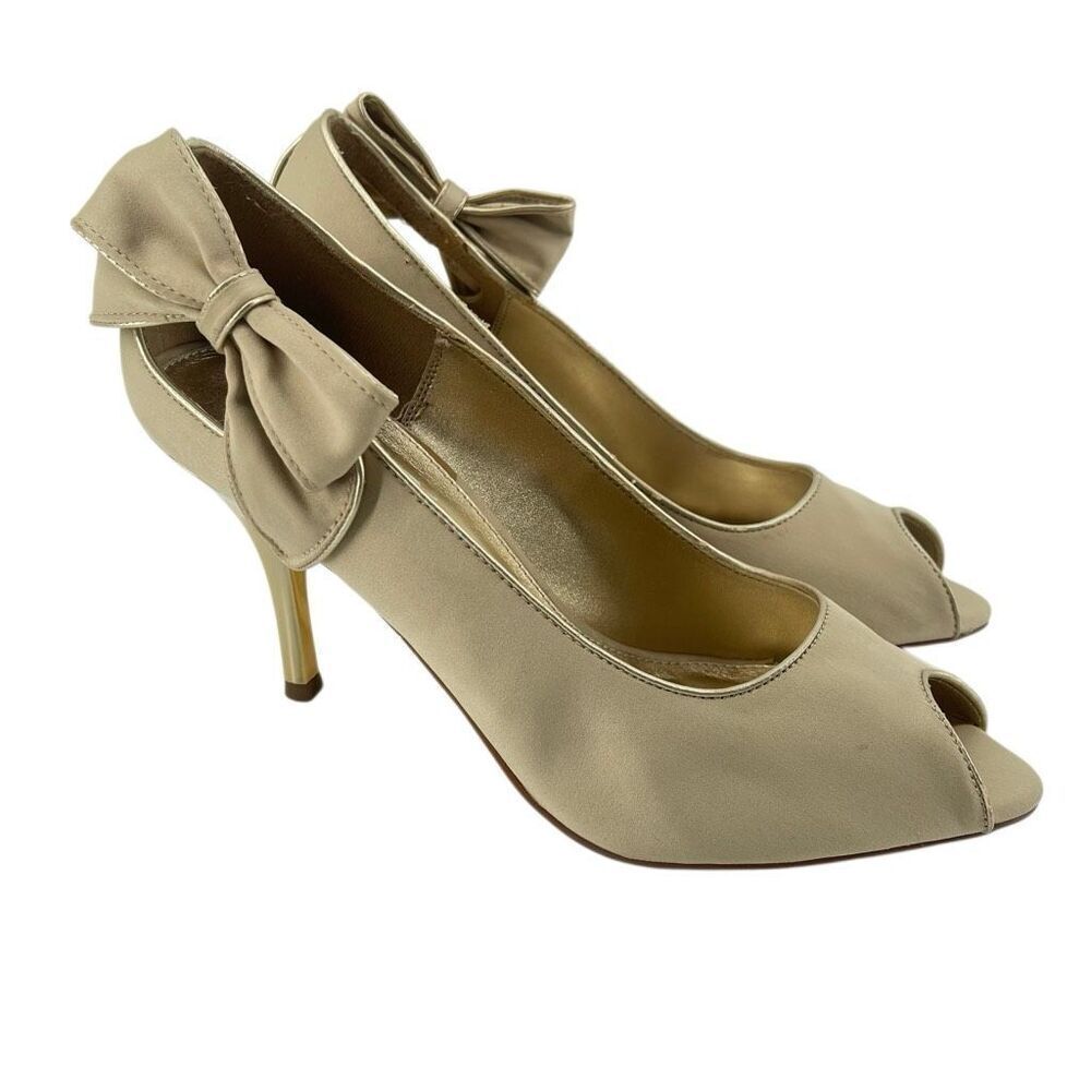 Fioni Champagne Gold Lady Luck Dressy Evening Peep Toe Bow Heels Size 9